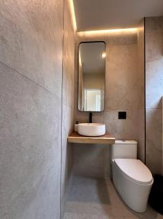 4 BEDS Private Patio Central Modern Stay - 3