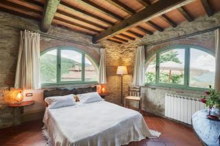 Romantic Apartment With Tuscan Valley Views - 1