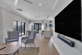 Family Retreat with Balcony and Courtyard - 1