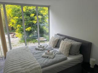 Design-Ferienhaus mit Garten, Kino & 5 Schlafzimmern - 3