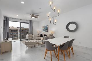 Exquisite Beachside 2 BR Gym & Rooftop Pool - 7