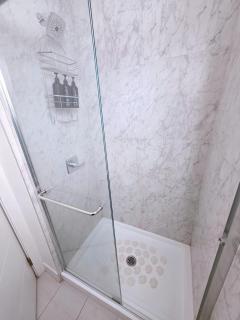 New Langford Suite near Lake & Mall, Free Parking - 5