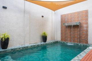 Ephram House - A-Frame Cabin Staycation with Pool, Games & BBQ For Up To 20 Guests - 0