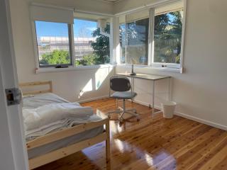 Bus Mac Uni Mac Centre Bright and Sunny - 8