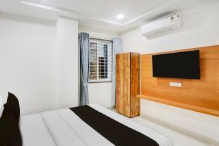 Super Townhouse Oak Public Garden Hanamkonda Formerly Vishnu Grand - 1