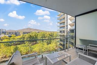 Sky High Views in the Heart of Canberra - 9