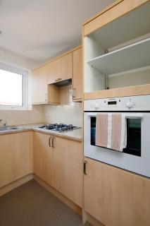 Spacious 2-Bedroom Flat Near Rottingdean Beach & Windmill - 3