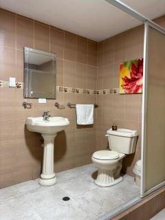 Casa moderna familiar para estadías confortables - Loja - 2