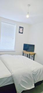 Lovely accomodation with free parking & WiFi - 5