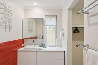 Kingsley Lake House 500Mbps Lakeside Wineries - 1