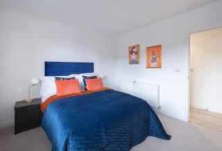 Large 1 Bedroom Apartment in Canning Town close to ExCeL London, 02 Arena, Canary Wharf with free parking - 4