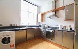 Large 1 Bedroom Apartment in Canning Town close to ExCeL London, 02 Arena, Canary Wharf with free parking - 7