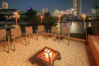 Tiny Home in the heart of Broadbeach - River Skyline Views - 6