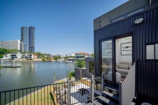 Tiny Home in the heart of Broadbeach - River Skyline Views - 3