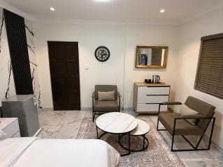 The Benjamin Guest House - 7