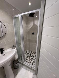 The Benjamin Guest House - 6