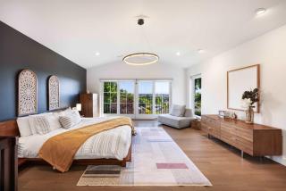 Modern Home w City View High ceiling Near UW & DT - 8