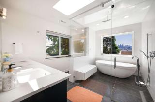 Modern Home w City View High ceiling Near UW & DT - 6