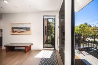 Modern Home w City View High ceiling Near UW & DT - 4