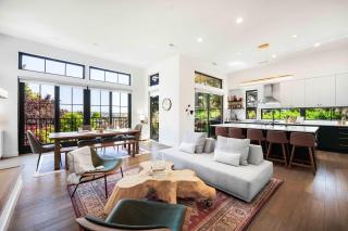 Modern Home w City View High ceiling Near UW & DT - 1