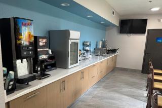 Days Inn by Wyndham McDonough - 4