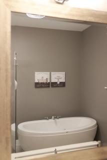 A luxurious 6 Bedfroom Family-Friendly House - 2