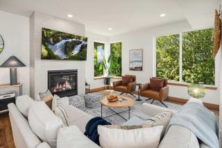 Luxury 6 BR Mansion w Water Views & Walk to Beach - 8