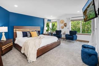 Luxury 6 BR Mansion w Water Views & Walk to Beach - 7