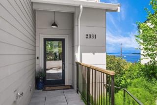 Luxury 6 BR Mansion w Water Views & Walk to Beach - 2