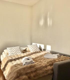 Reindeer Path Retreat River View & Nordic Charm - 6