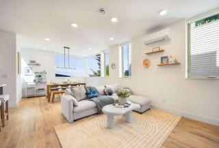 Ocean-Inspired 3B Modern Retreat w Kids Room - 3