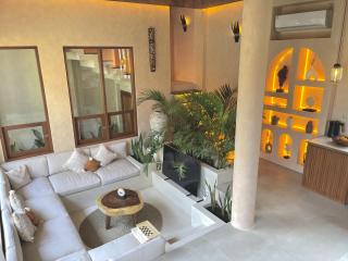 Villa Casablanca - Rooftop and Private Pool, Kuta Lombok - 8