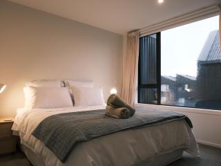 The Petone Beauty - Flash, Beachside - 2