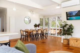 Spacious Coastal 4-Bed Steps from the Sand - 9