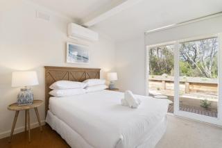 Spacious Coastal 4-Bed Steps from the Sand - 7