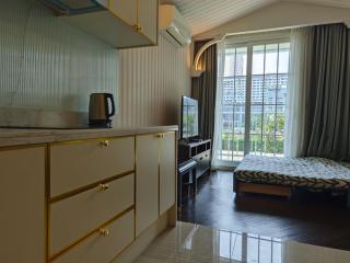 Grand Florida芭提雅带免费游泳池温泉桑拿浴和健身房瑜伽室私家海滩公寓E206 - 9