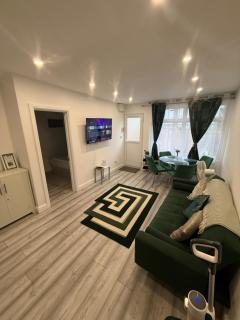 Super 1 bedroom house with garden 7 mins to Stn - 1