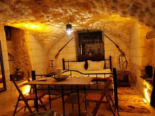 EMKA historic boutique stone house - 3