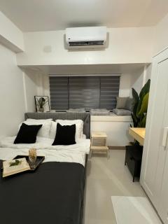 White aesthetic - Lush in Makati LUSH B01-1912 - 0