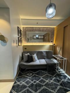 White aesthetic - Lush in Makati LUSH B01-1912 - 4