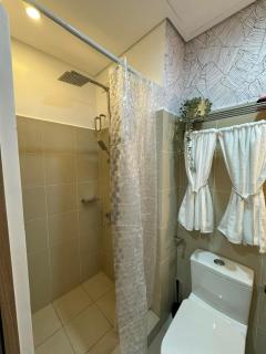 White aesthetic - Lush in Makati LUSH B01-1912 - 2