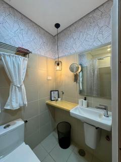 White aesthetic - Lush in Makati LUSH B01-1912 - 1