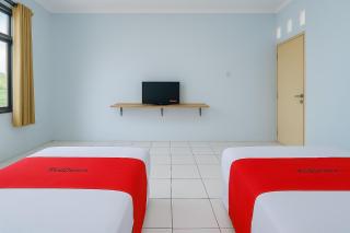 RedDoorz Syariah at Guest House Samira - 1