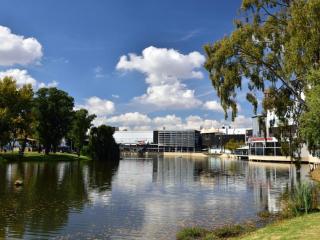 Andela Guesthouse - 2