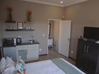 Andela Guesthouse - 2