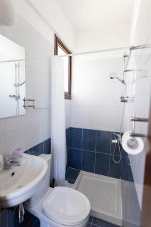 Spacious & Bright Apartment with Balcony - 5