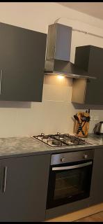 Large double room next to Elisabeth Line - 2