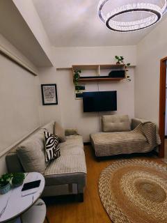 Charming 2BR Condo in Cambridge with WIFI, Smart TV - 0