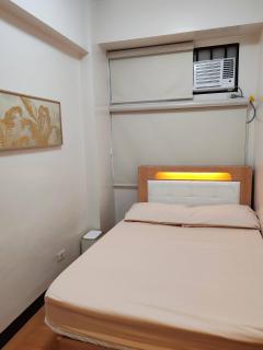 Charming 2BR Condo in Cambridge with WIFI, Smart TV - 4