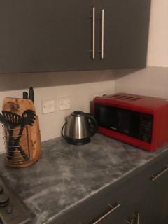 Large double room next to Elisabeth Line - 3